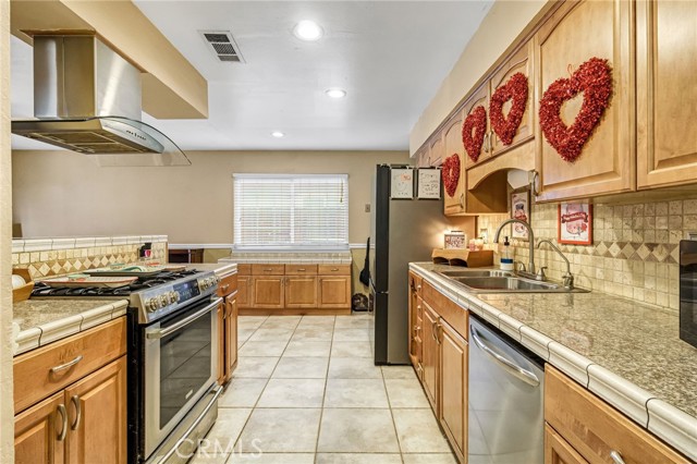 Detail Gallery Image 15 of 27 For 3849 N Stanford, Fresno,  CA 93727 - 3 Beds | 2 Baths