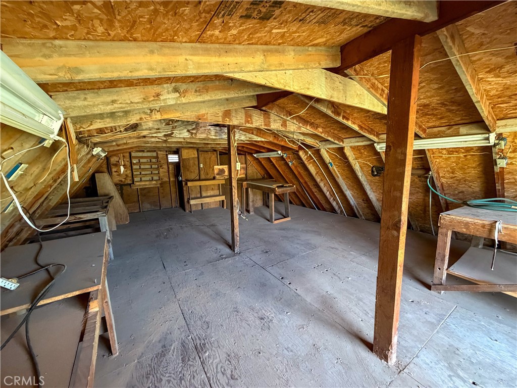 https://media.crmls.org/medias/c611baf8-91e0-44f0-93de-b0626cfb882d.jpg?preset=X-Large