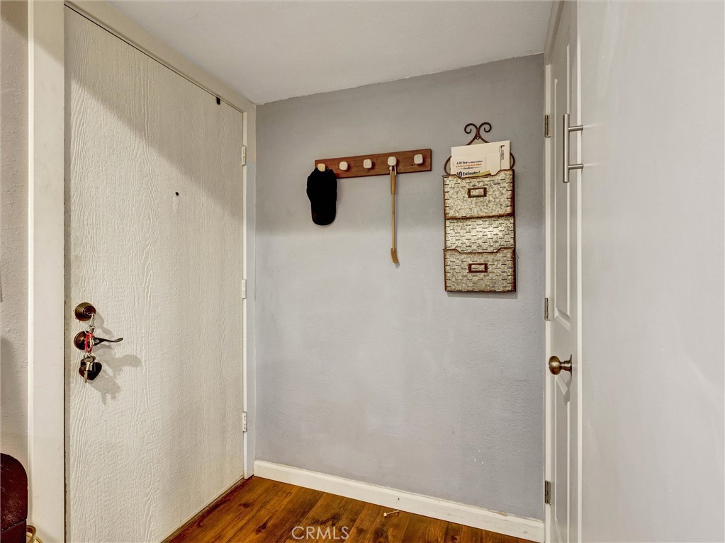 https://media.crmls.org/medias/c611e174-d71e-44db-b214-98ddc1ad0d35.jpg?preset=X-Large