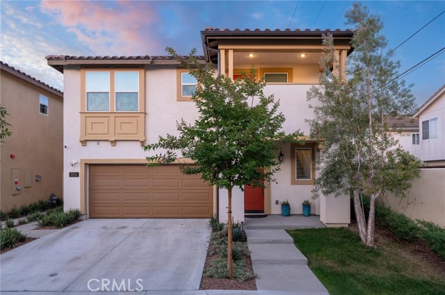 1924 N Floret Drive, Los Angeles CA: https://media.crmls.org/medias/c6120b22-ff86-4761-a3e5-550572bcb302.jpg