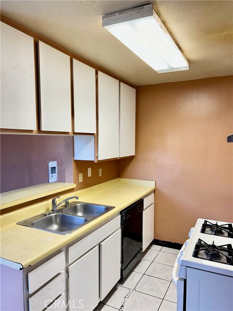 Detail Gallery Image 7 of 15 For 709 S Lincoln St #6,  Santa Maria,  CA 93458 - 2 Beds | 1/1 Baths