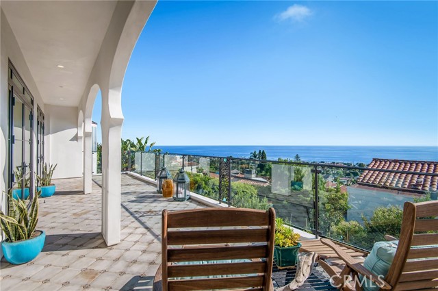 Detail Gallery Image 22 of 42 For 825 Coast View Dr, Laguna Beach,  CA 92651 - 3 Beds | 3/1 Baths