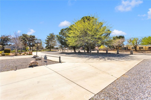 Detail Gallery Image 7 of 69 For 9037 5th Ave, Hesperia,  CA 92345 - 5 Beds | 4 Baths