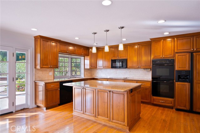 3832 Holden Circle, Los Alamitos CA: https://media.crmls.org/medias/c6138d55-19e6-4db7-a6f4-a6aedf22d83e.jpg