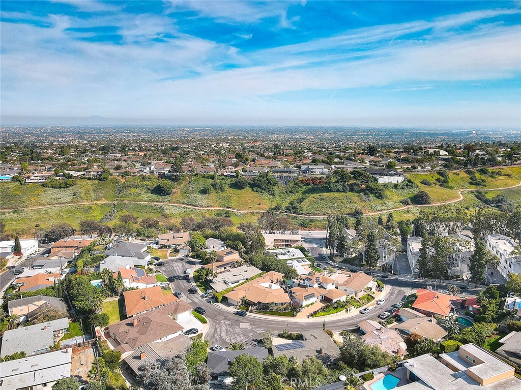 https://media.crmls.org/medias/c6140d7f-b74e-45a5-b4a3-757b27c3b2f4.jpg?preset=X-Large