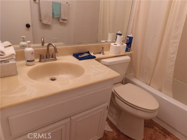 Detail Gallery Image 15 of 37 For 19140 Lahey #4,  Porter Ranch,  CA 91326 - 2 Beds | 2/1 Baths