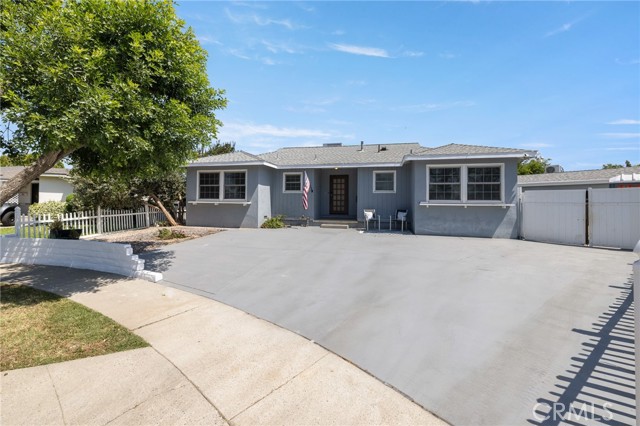 11012 Montgomery Avenue, Granada Hills CA: https://media.crmls.org/medias/c614a04b-9fd7-41b4-ba84-ad865278cd64.jpg