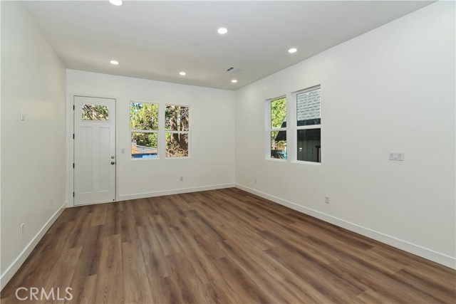 Detail Gallery Image 16 of 50 For 911 Sugarloaf, Big Bear City,  CA 92314 - 3 Beds | 3 Baths