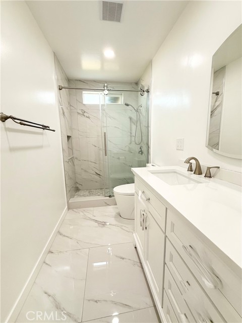 Detail Gallery Image 8 of 12 For 2028 W Folsom St, Anaheim,  CA 92804 - 3 Beds | 2 Baths