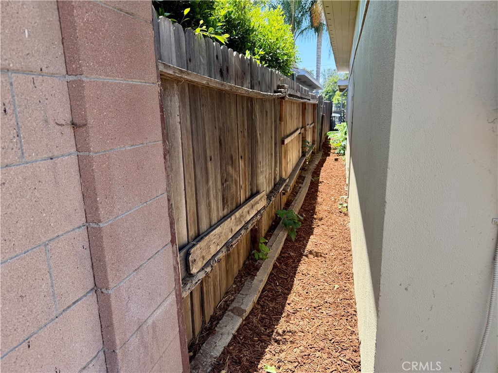 https://media.crmls.org/medias/c6157f7a-2e12-4d44-b51e-72ebd61a52ff.jpg?preset=X-Large