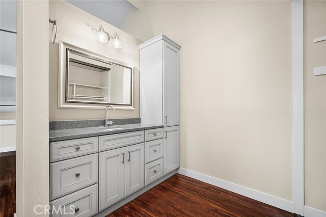 Image 19 of 38 For 700 Lake  111