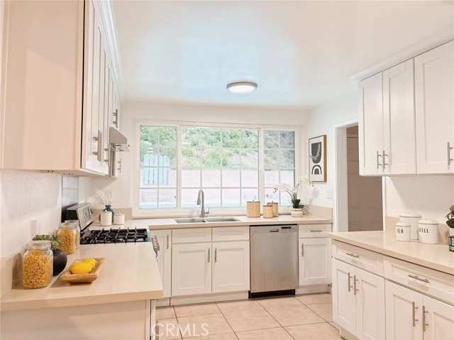 Detail Gallery Image 3 of 4 For 1400 Loma Verde St, Monterey Park,  CA 91754 - 4 Beds | 3 Baths