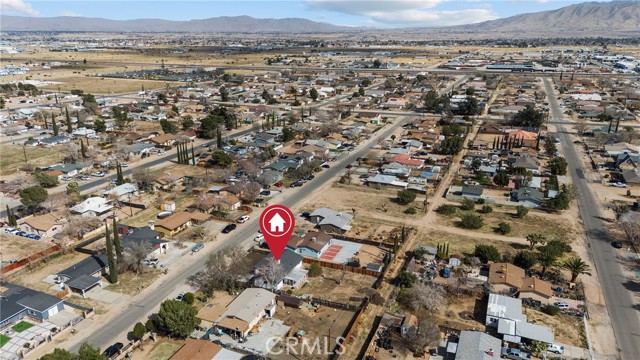 16245 Pine Street, Hesperia CA: https://media.crmls.org/medias/c618c7d2-4628-4750-82c2-36f9590fd5d1.jpg