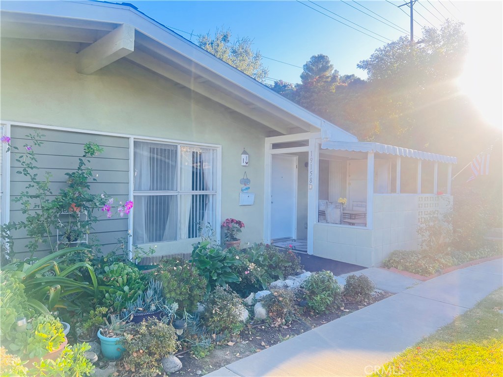 19158 Avenue Of The Oaks D, Newhall, CA 91321