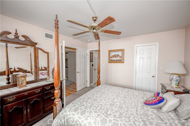 Detail Gallery Image 24 of 33 For 27812 Rosamond Dr, Canyon Country,  CA 91351 - 5 Beds | 2 Baths