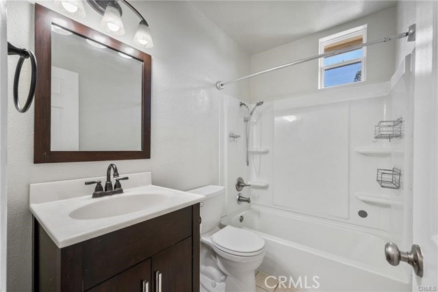 15702 Halldale Avenue, Gardena CA: https://media.crmls.org/medias/c61a2e75-7059-41f2-8f54-0c18c4b06a25.jpg