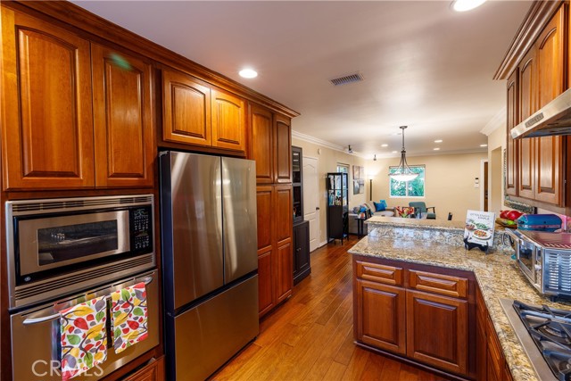 Detail Gallery Image 6 of 15 For 17726 Martha St., Encino,  CA 91316 - 3 Beds | 2 Baths