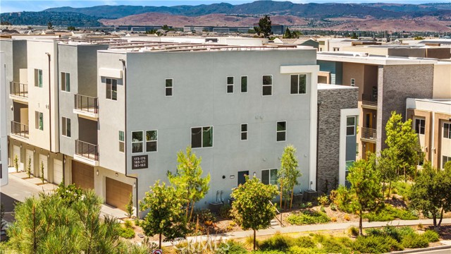 175 Baluster, Irvine CA: https://media.crmls.org/medias/c61b558d-1347-4a01-aa19-4897d4d0082c.jpg