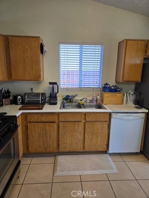 Detail Gallery Image 19 of 50 For 3717 Hatcher, Rosamond,  CA 93560 - 2 Beds | 2 Baths