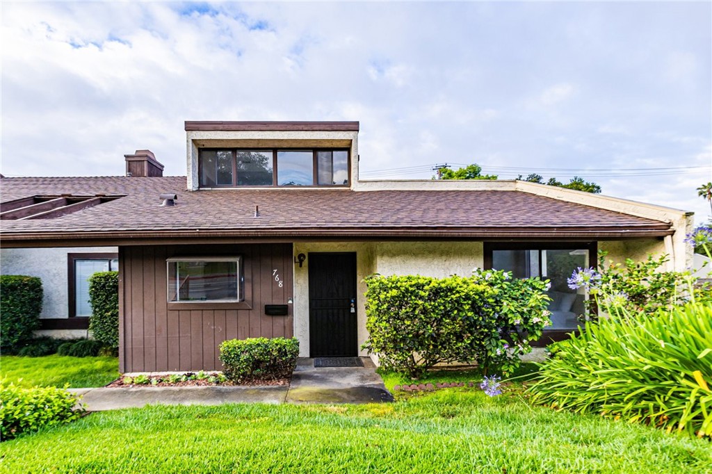 768 W Foothill
