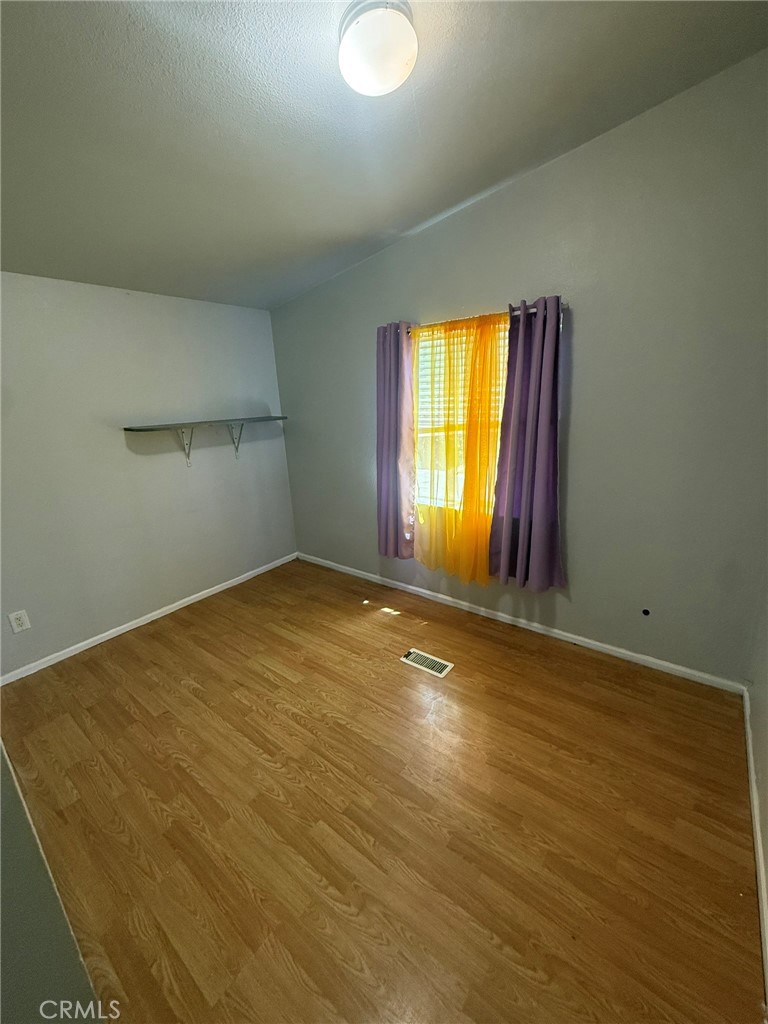 https://media.crmls.org/medias/c61c1c61-36f9-4a64-b446-45201d5c550d.jpg?preset=X-Large