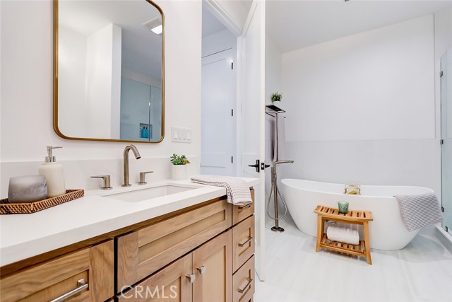 2621 Gates Avenue, Redondo Beach, California 90278, 4 Bedrooms Bedrooms, ,4 BathroomsBathrooms,Residential,Sold,Gates,PV23085376