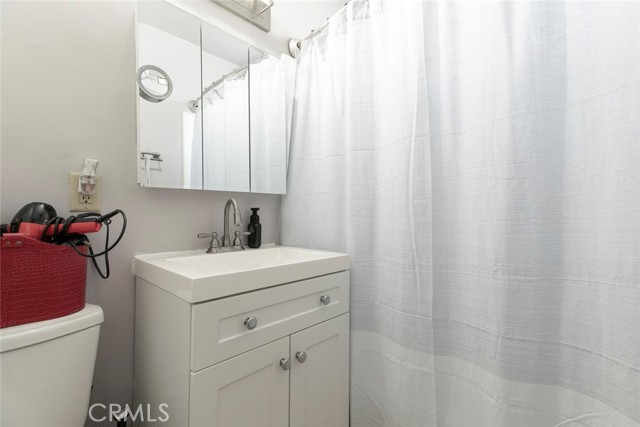 6923 Ben Avenue, North Hollywood CA: https://media.crmls.org/medias/c61c9b06-8657-4a09-befc-f6e34efec669.jpg