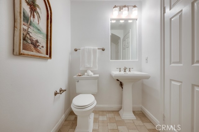 2569 Bungalow Place, Corona del Mar CA: https://media.crmls.org/medias/c61da178-a138-4115-9c30-3f3cd633ac42.jpg