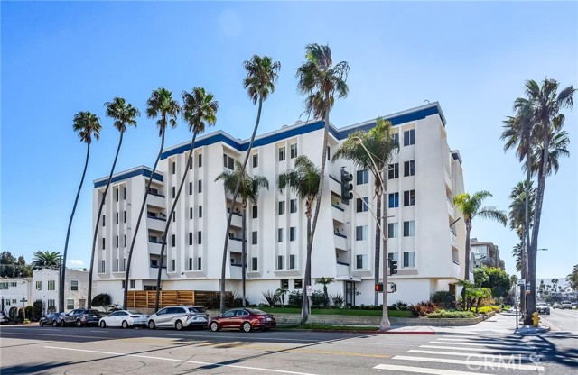 200 S Catalina Avenue, Redondo Beach CA: https://media.crmls.org/medias/c61db778-bc98-4e8e-8449-0993bbde97c6.jpg