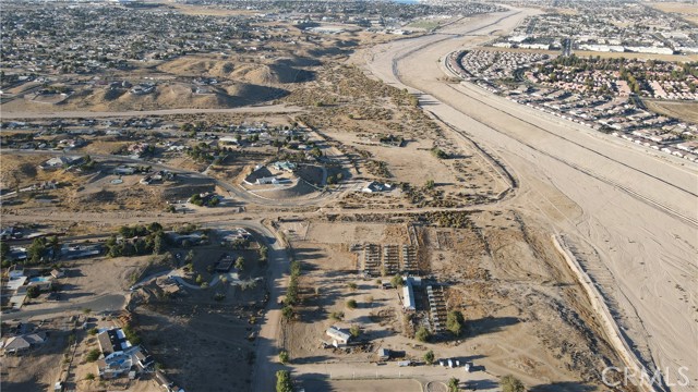 Detail Gallery Image 9 of 12 For 19000 Talisman St, Hesperia,  CA 92345 - 3 Beds | 2 Baths