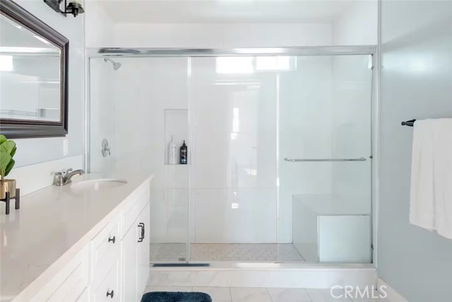 Detail Gallery Image 12 of 24 For 145 N Greenwood Ave, Pasadena,  CA 91107 - 4 Beds | 2/1 Baths