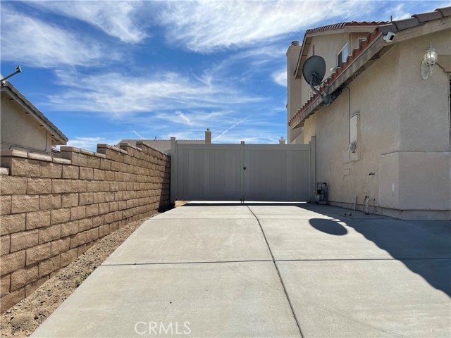 37000 Sabal Avenue, Palmdale CA: https://media.crmls.org/medias/c61e40b7-ff51-4076-81a2-48191c36a723.jpg