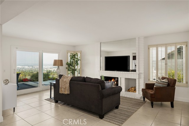 580 S Londerry Ln, Anaheim Hills CA: https://media.crmls.org/medias/c61e7dae-8ee8-4f7b-bf4b-2001864e63bf.jpg
