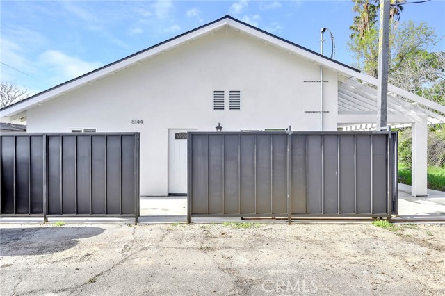 8144 Louise Avenue, Northridge CA: https://media.crmls.org/medias/c61f11fe-01da-4b68-9454-85c8fd314356.jpg