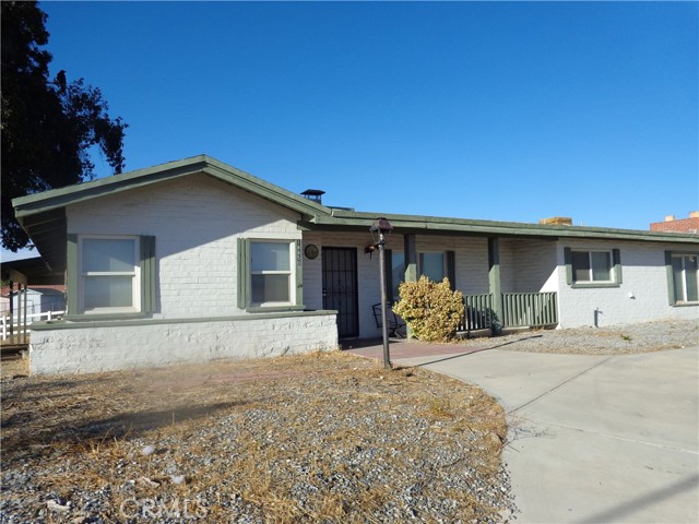 Detail Gallery Image 2 of 20 For 18850 Corwin Rd, Apple Valley,  CA 92307 - 4 Beds | 2 Baths