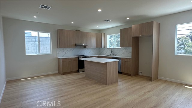 7726 1/2 Laurel Canyon Boulevard, North Hollywood CA: https://media.crmls.org/medias/c61feaa1-fed7-4ecb-9075-64c9ed81e117.jpg