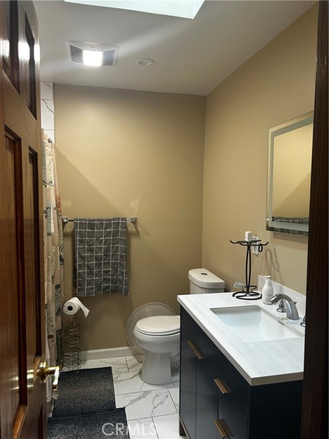 Detail Gallery Image 8 of 15 For 11329 Alburtis Ave, Norwalk,  CA 90650 - 3 Beds | 2 Baths