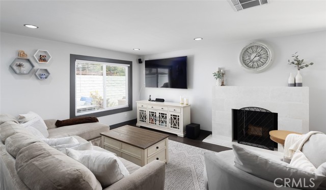 1055 N Mallard St., Orange CA: https://media.crmls.org/medias/c620814a-f837-4d5f-bbbe-72f176016036.jpg