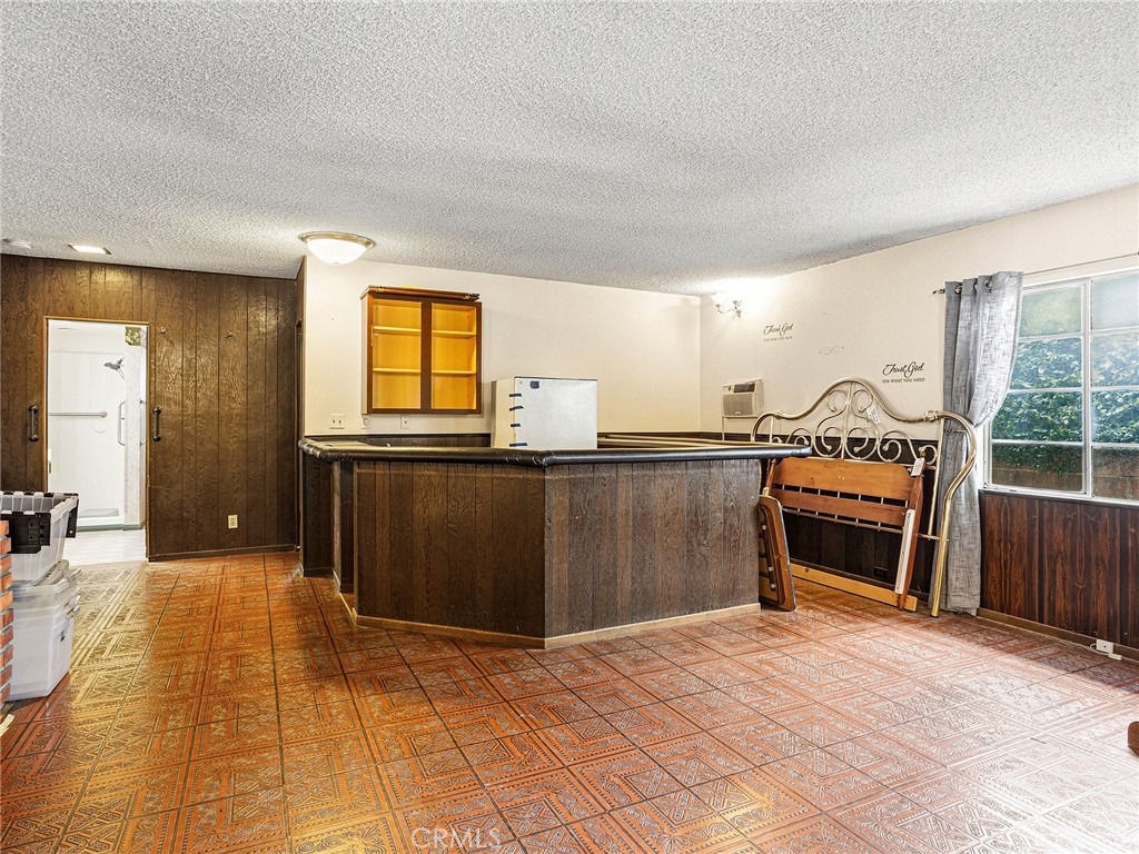https://media.crmls.org/medias/c6224373-6921-48f1-a04d-20852edea869.jpg?preset=X-Large