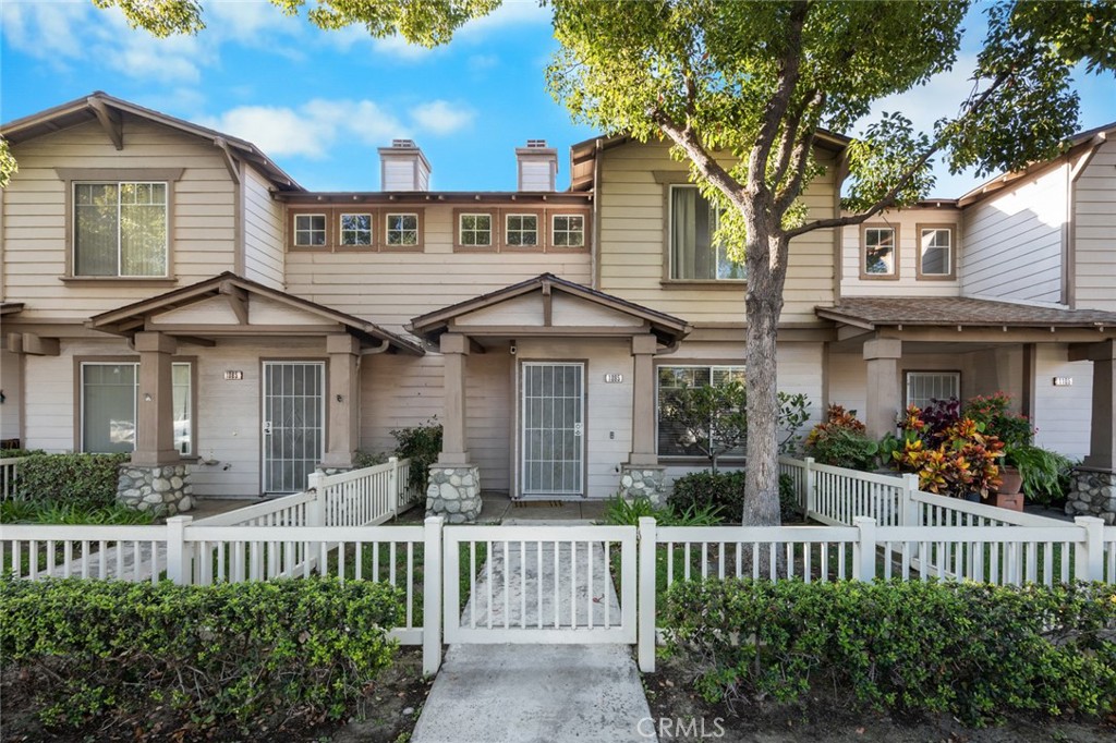 1095 E Broadway