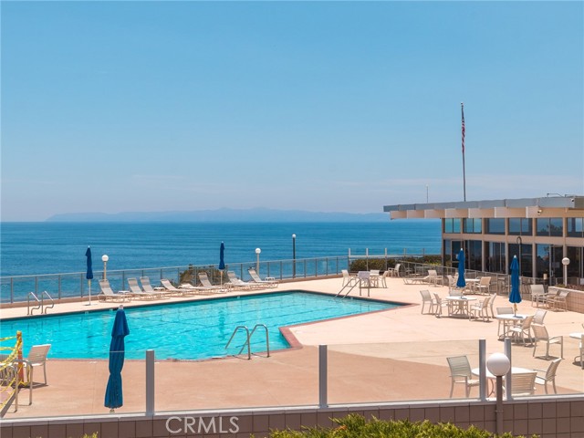 Ample seating around the pool, spa and clubhouse area.