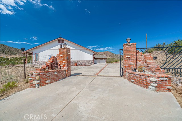 5329 Hubbard Road, Acton CA: https://media.crmls.org/medias/c62425c1-6756-41e9-838f-651dfc673116.jpg