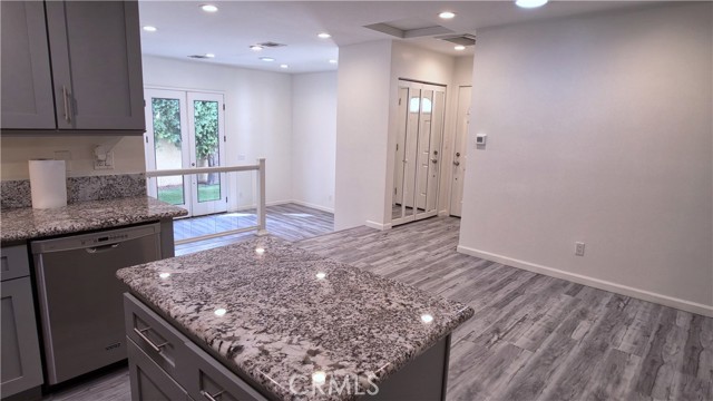 4615 Saloma Avenue photo 7