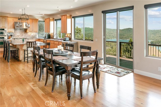 Detail Gallery Image 4 of 40 For 27692 Caribou Dr, Lake Arrowhead,  CA 92352 - 4 Beds | 2/1 Baths