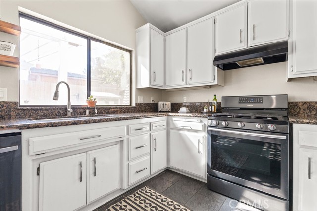 Detail Gallery Image 14 of 37 For 924 Moran Ct, Paso Robles,  CA 93446 - 3 Beds | 2 Baths