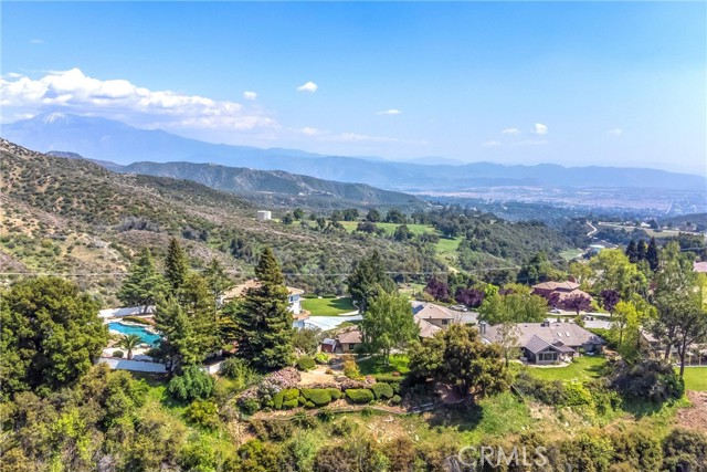 13046 Oak Crest Drive, Yucaipa CA: https://media.crmls.org/medias/c624b723-2270-4bb5-a3d2-7dee0f6f98fb.jpg