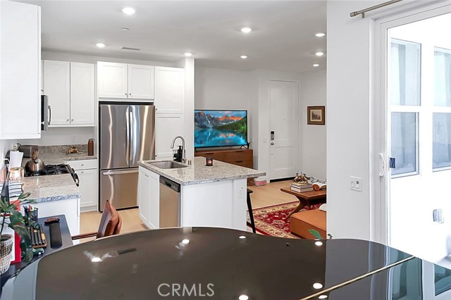 Detail Gallery Image 6 of 25 For 960 N Tangent Privado #303,  Ontario,  CA 91764 - 1 Beds | 1 Baths