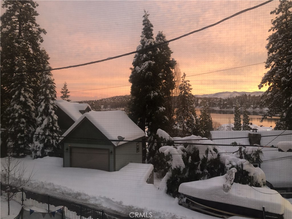 https://media.crmls.org/medias/c625f211-a0e1-4d7a-9289-9afeff369ead.jpg?preset=X-Large