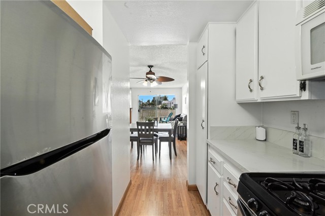 Detail Gallery Image 10 of 46 For 955 E 3rd St #304,  Long Beach,  CA 90802 - 2 Beds | 1 Baths