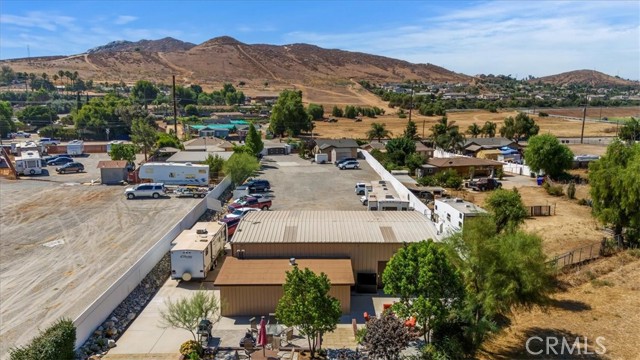 Detail Gallery Image 5 of 64 For 7159 Jurupa Rd, Jurupa Valley,  CA 92509 - 3 Beds | 3 Baths